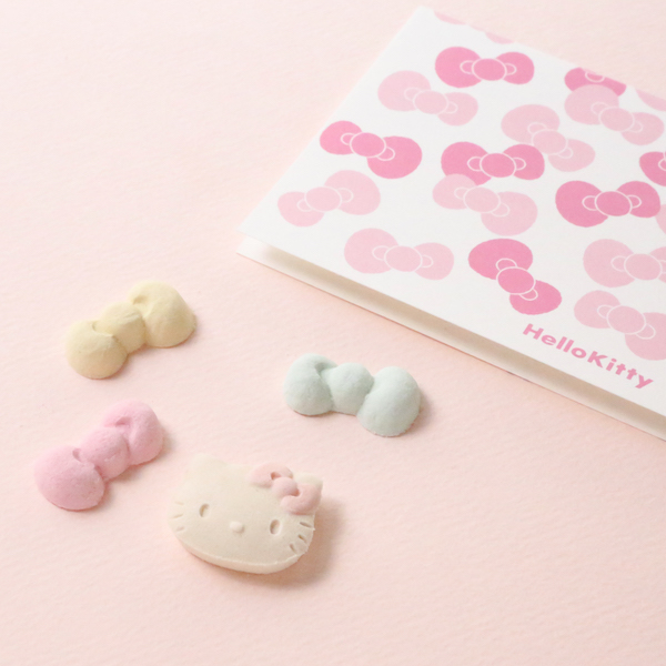 和菓子になったキティちゃん | 創業1803年の京菓子司 亀屋良長 和菓子になったキティちゃん | 創業1803年の京菓子司 亀屋良長